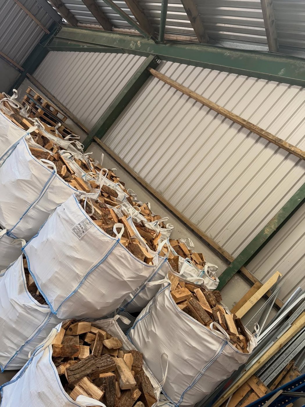 Kiln-dried firewood species selection loaded for EU truck delivery